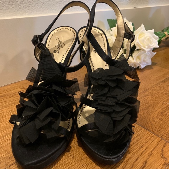 Platinum BP Heels - Picture 1 of 16